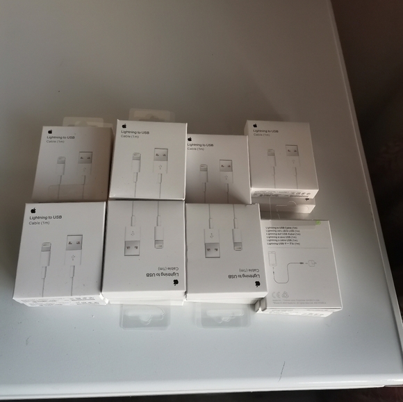 LIGHTNING TO USB CABLE - Picture 2 of 3